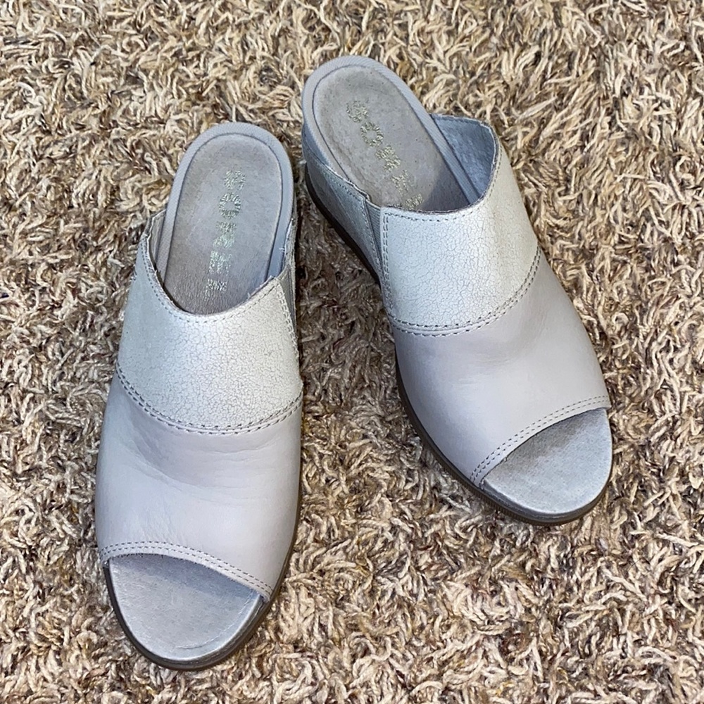 Sorel slip on heeled sandals 7.5
